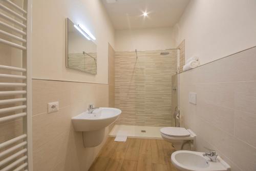 Regis Condo - image 13