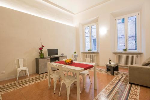 Regis Condo - image 2