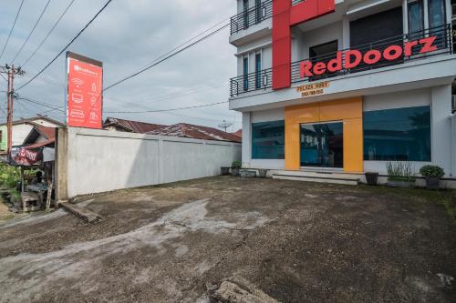 RedDoorz Syariah near Jamtos Jambi