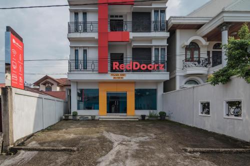 RedDoorz Syariah near Jamtos Jambi