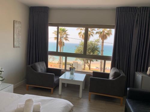 Spat Beach Ideally located in the Bat Yam area, Spat Beach promises a relaxing and wonderful visit. The property features a wide range of facilities to make your stay a pleasant experience. Service-minded staff 