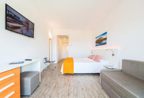 Bellevue Lagomonte The 3-star BelleVue Lagomonte Hotel offers comfort and convenience whether youre on business or holiday in Majorca. The property offers a high standard of service and amenities to suit the individual