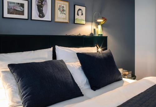 THE FLAG Oskar M. THE FLAG Oskar M.