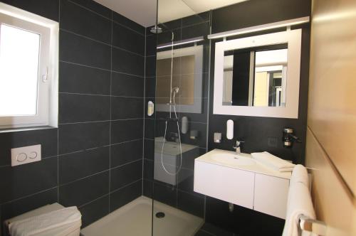 Bathroom, ME Hotel by WMM Hotels in Mering