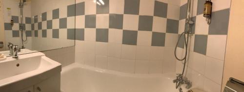 room detail thumbnail 2