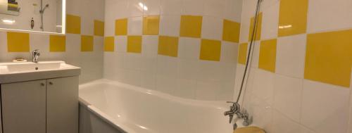 room detail thumbnail 2