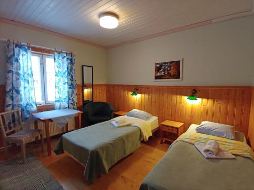 2 twin beds