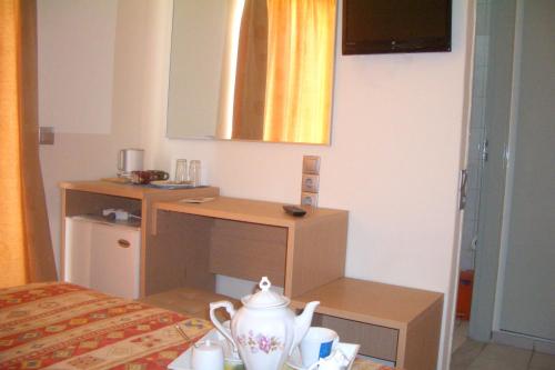 Single Room room in Voula Hotel
