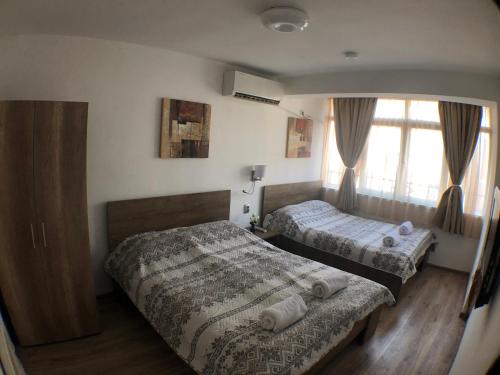 2 double beds, 1 sofa bed