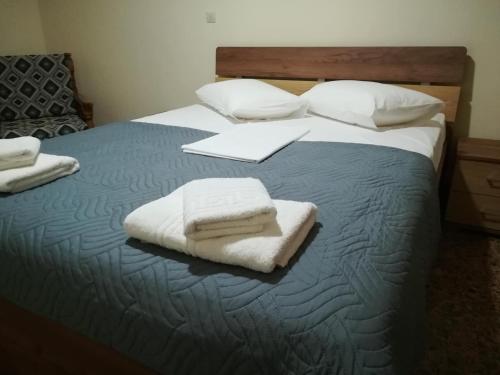  Sofy Room 4 in Moírai