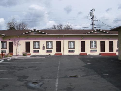 Economy Inn Richmond - 출입구