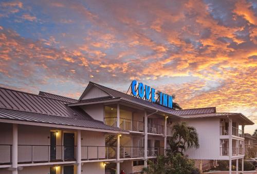 Cove Inn on Naples Bay - 출입구