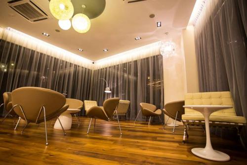 Shared lounge/TV area, Mood Hotel in Skudai