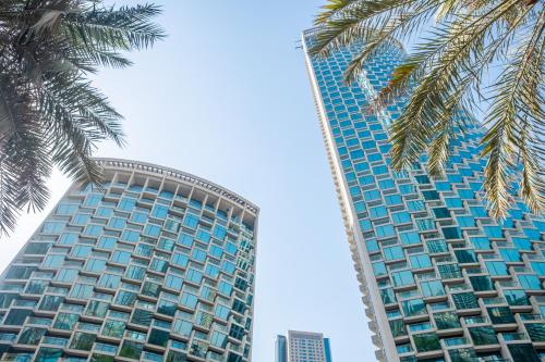 Bravoway Burj Vista in Downtown Dubai - 2211 - image 2