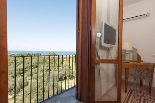 Casale Belvedere vista mare in 瓦爾德里切