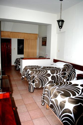 3 twin beds