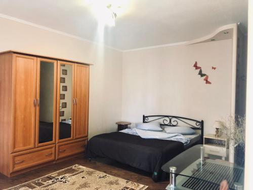 . 1 bedroom studio in the Luhansk city centre