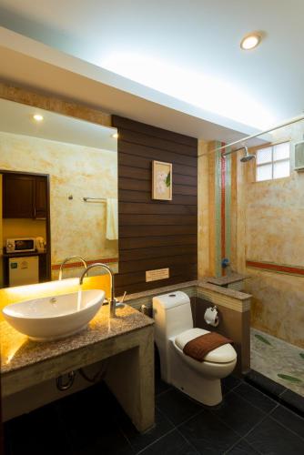 room detail thumbnail 2