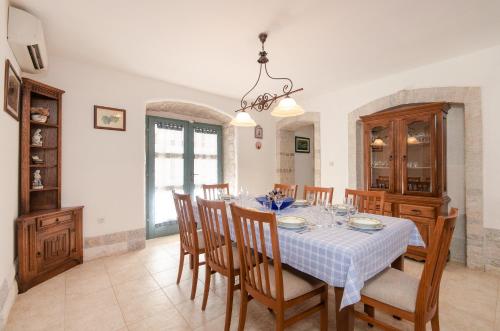 Iekārtas, Villa Zonti in Bubani