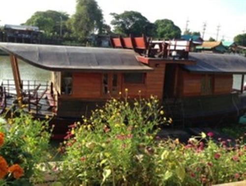 Ayothaya Riverside House