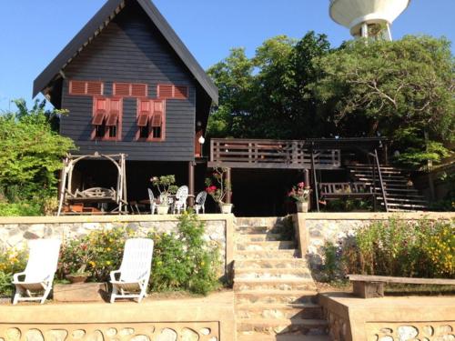 Ayothaya Riverside House
