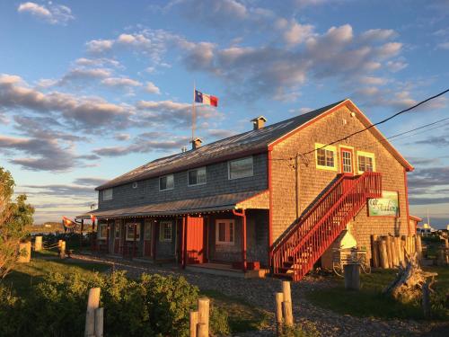 . Auberge Café Acadien