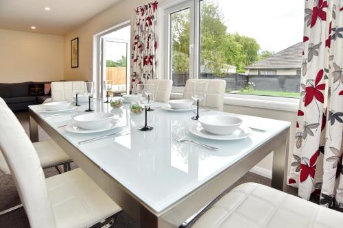 المرافق, Room to spread out - fenced lawn, pets welcome - Weston Villa in Mairehau