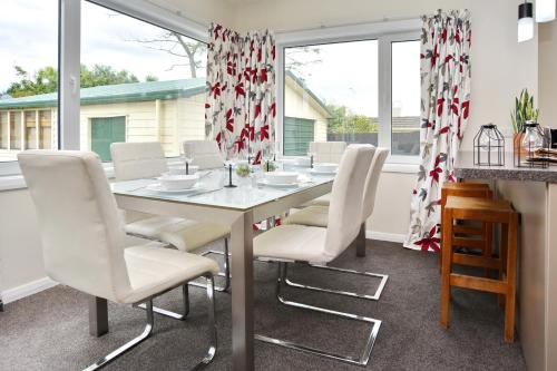 المرافق, Room to spread out - fenced lawn, pets welcome - Weston Villa in Mairehau