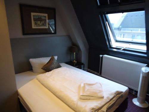 Single Room image 3
