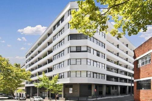 Ultimate 2-Bed Apartment in Surry Hills - Ultimate Convenience - image 10