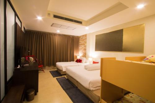 room detail thumbnail 1