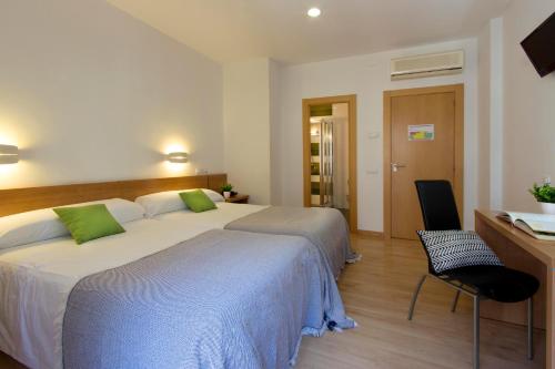 Hostal La Numantina - image 8