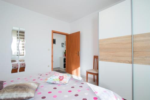 Mira Apartman