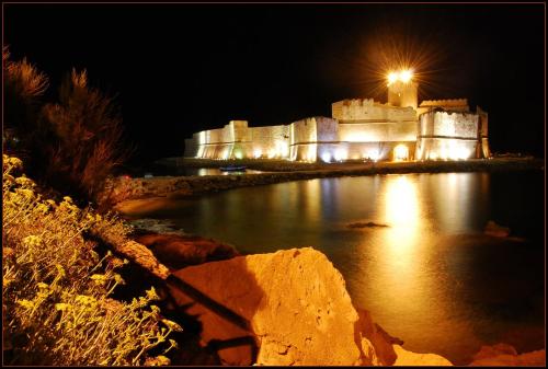 Aragonese apartment in "Le Castella" a 250 mt dal mare - Calabria Sea