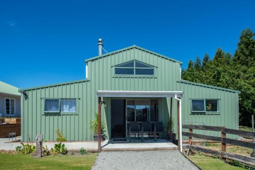 Unterkunft von außen, Hills Vista Lodge in Matamata