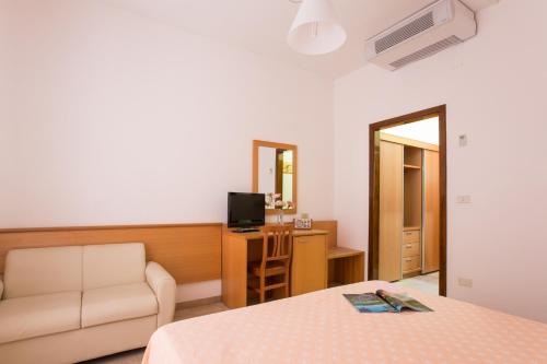Hotel Mediterraneo - image 4