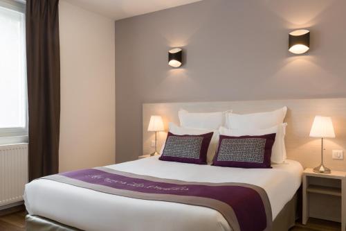 1 queen bed, 2 twin beds