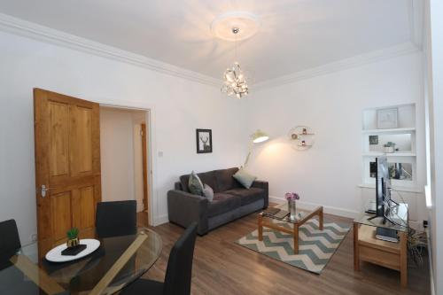 Newmills - Cosy, Stylish 1 Bedroom, Ground Floor Apartment - Fast Wifi, , Fife