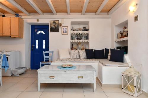  Centrally located house for 3 people in Naousa in 84401 Naoussa