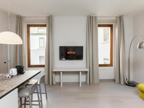 easyhomes-Duomo Suites & Apartments - image 2