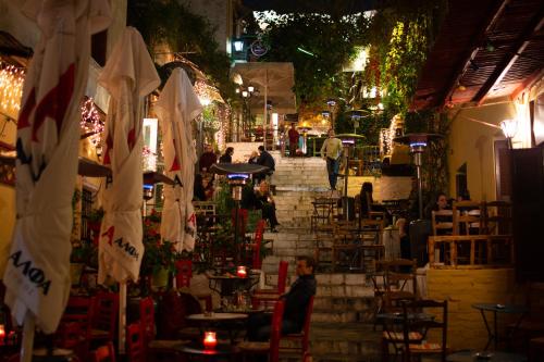 Central Stay Athens Psyri 4