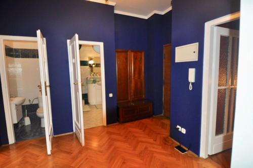 Fine Art Luxury Stay in the Old Town absolute center