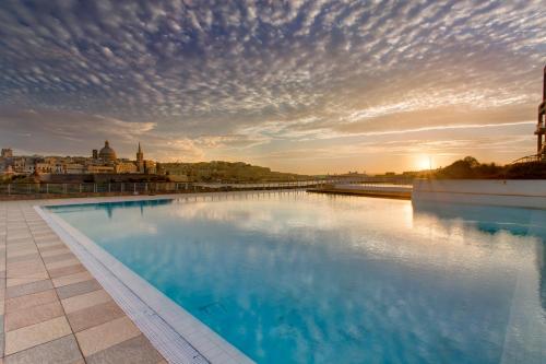 Stunning Apt Sea Views in Tigne Point, with Pool