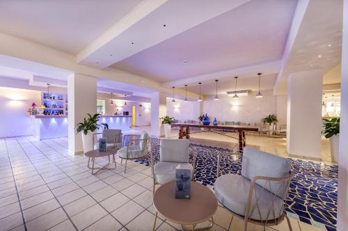 Blu Hotel Laconia Village - image 7