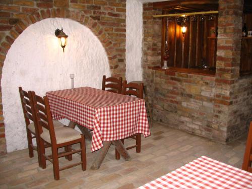 Halász Airport Panzio - image 3