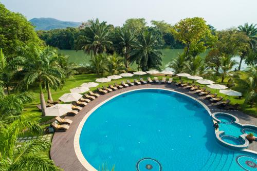 Piscină, The Royal Senchi Hotel and Resort in Akosombo