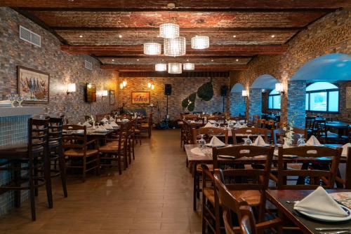 Restaurant, Al Ain Palace Hotel in Abu Dhabi