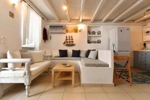  Centrally located house for 4 ppl in Naousa in 84401 Naoussa