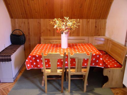 المرافق, Apartmani U Borovoj Sumi in Rujno