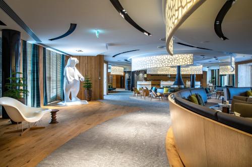 ล็อบบี้, แรดิสัน บลู โฮเทล รอยส์เซน, แอนเดอร์แมทท์ (Radisson Blu Hotel Reussen, Andermatt) in อันเดอมัทท์